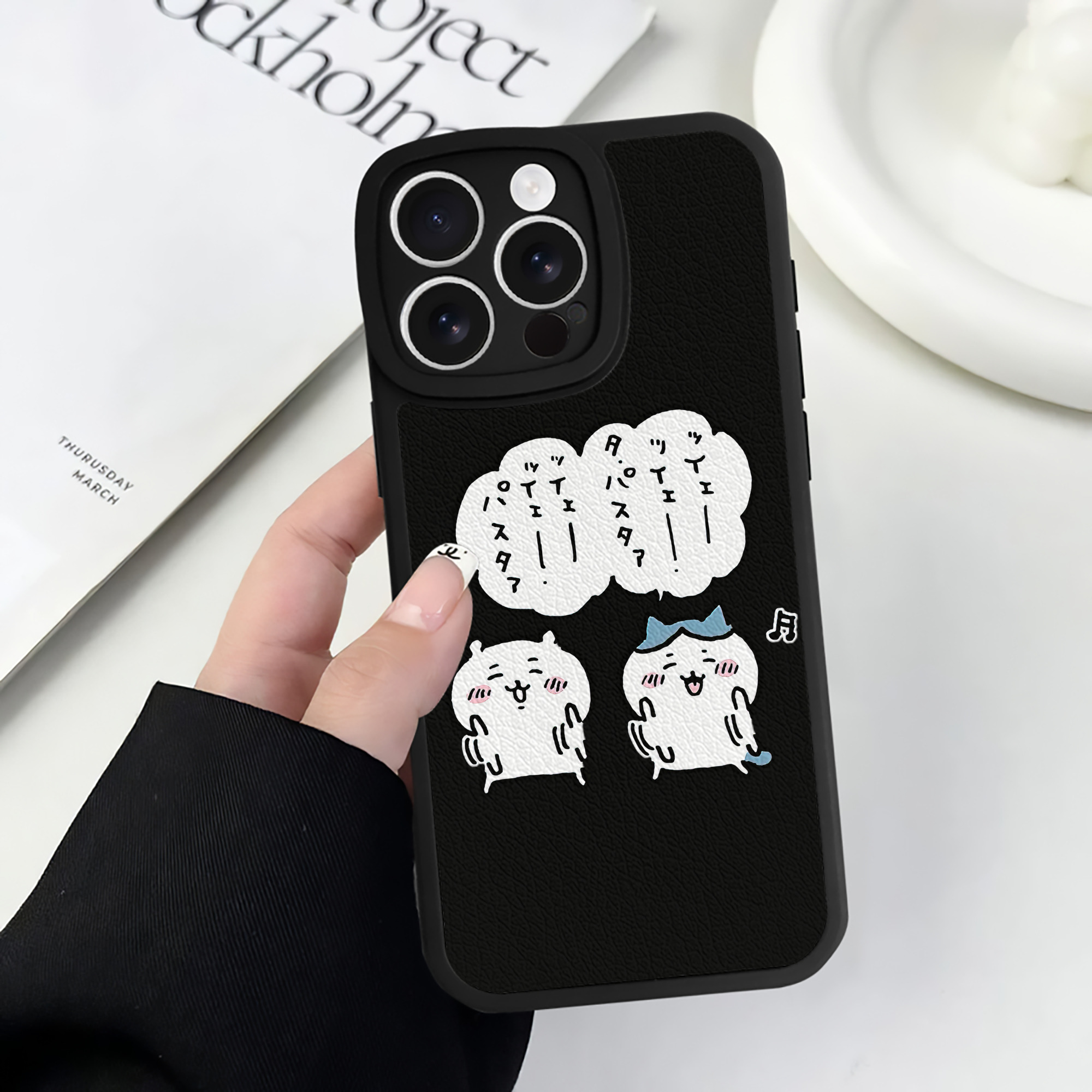 （画像用） ちいかわ ハチワレ Chii-kawa hachiware 【iPhone 16シリーズ対応】シリコンスマホケース（レザー調） 材質：シリコン